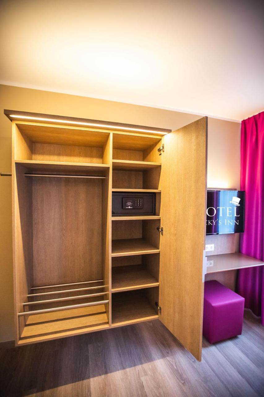 Hotel Luckys Inn 함브루크 외부 사진